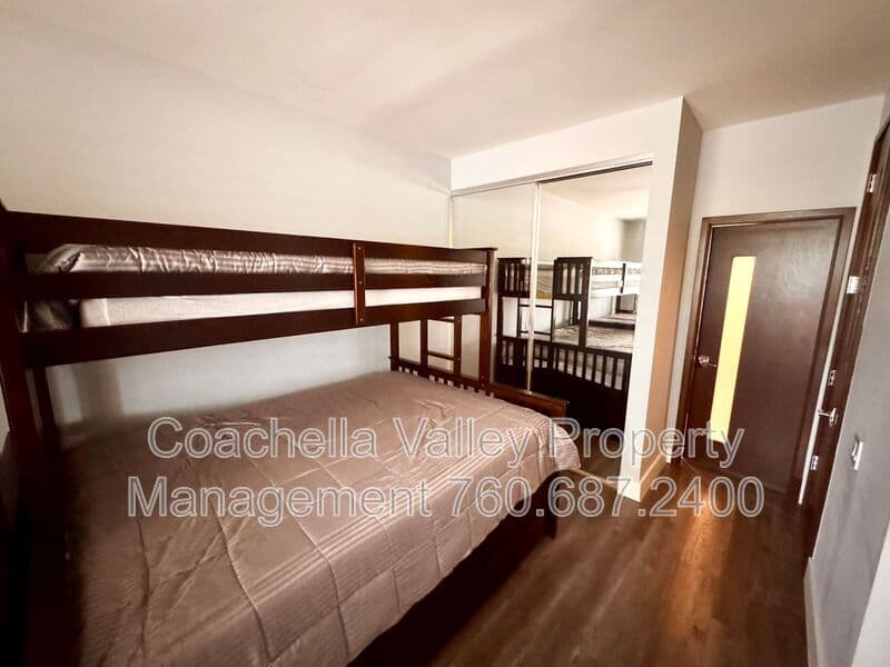Rancho Mirage House: 21 Lake Shore Dr