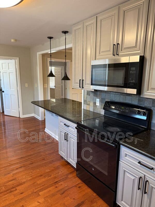 Greenville House: 4597 Coach Hill Drive