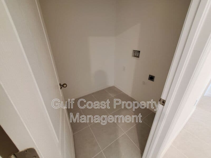 Port Charlotte House: 58 Kenly St
