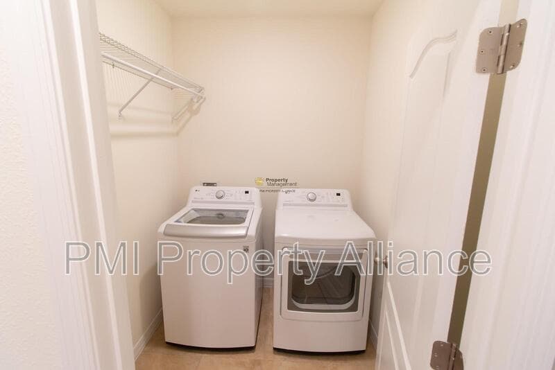 Davenport House: 908 Brooklet Dr