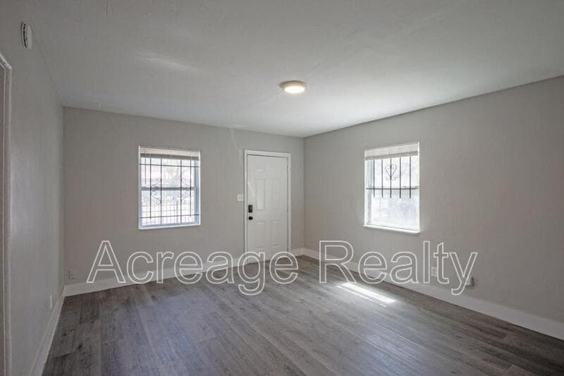 Jacksonville House: 1652 Myrtle Ave N