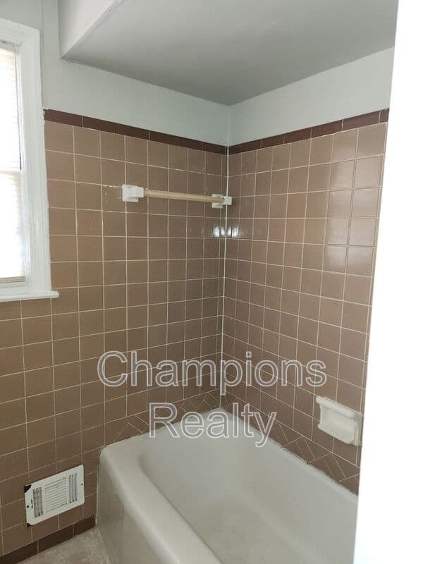 Columbus House: 5415 Eugenia Ave