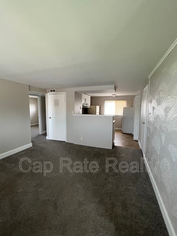 Columbus House: 3632 Cushing Dr