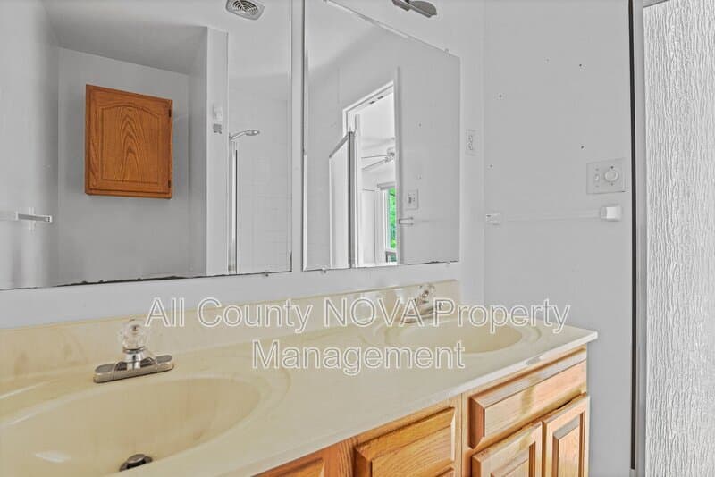 Dunn Loring House: 8108 Timber Valley Ct