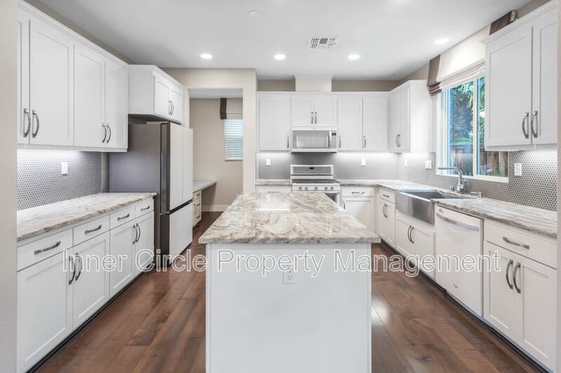 Brentwood House: 376 Bougainvilla Drive