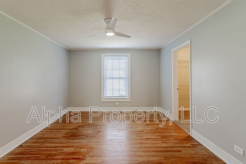 Greenville House: 407 Cedar Lane Rd