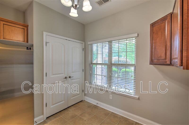 Spartanburg House: 836 Bayshore Lane