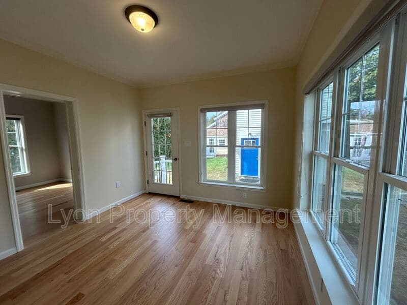 North Kingstown House: 180 Sauga Ave
