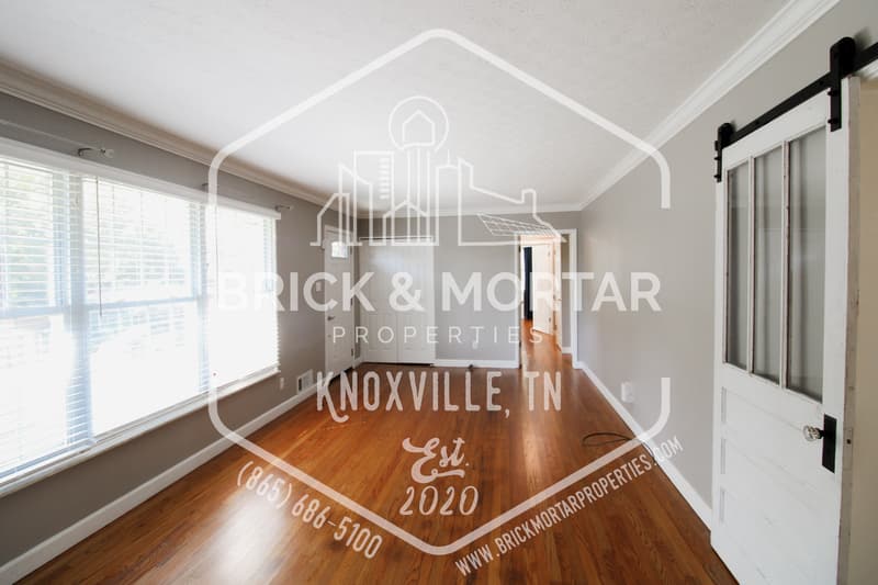 Oak Ridge House: 121 East Arrowwood Road