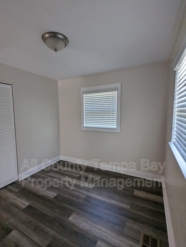 Saint Petersburg House: 1102 21st St S