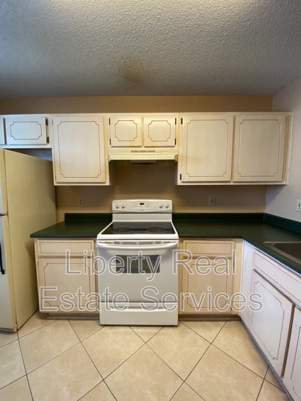 Hinesville House: 103 Magnolia Plantation Ct