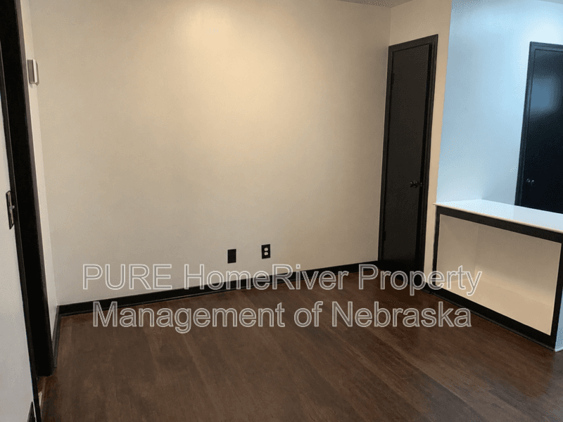 Omaha House: 5236 Ames Ave