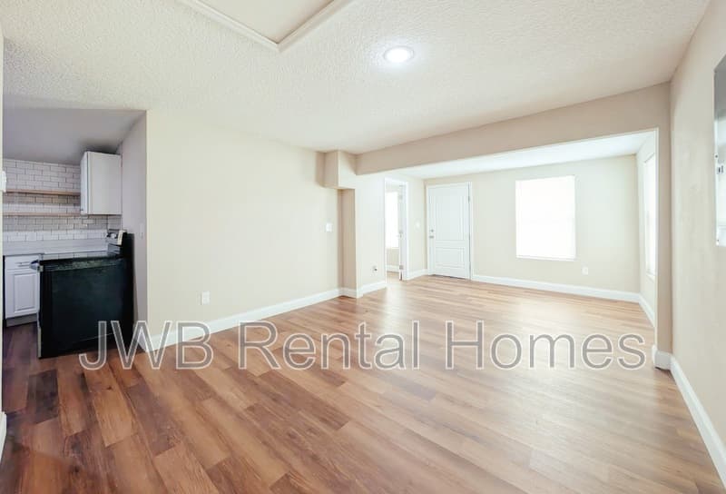 Jacksonville House: 4823 Waller St