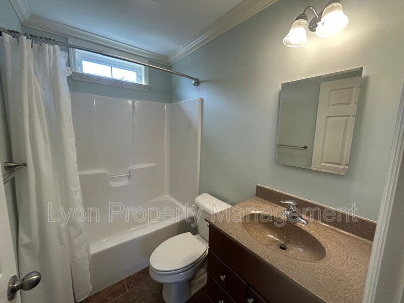 North Kingstown House: 180 Sauga Ave