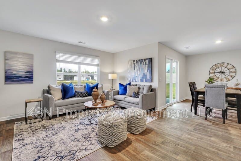 Bloomingdale House: 224 Skylark Rd