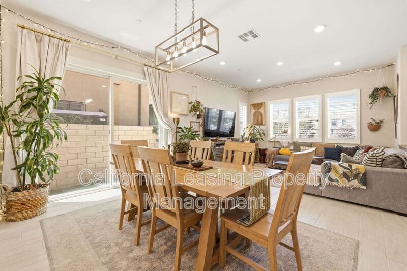 Valencia House: 27233 Red Willow Court