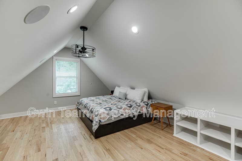 Lawrenceville House: 75 Cherry St