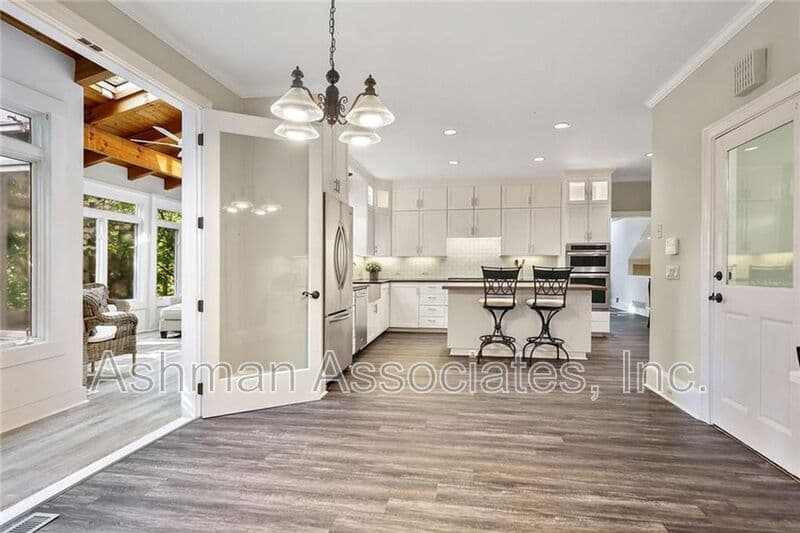 Atlanta House: 930 Manchester Place