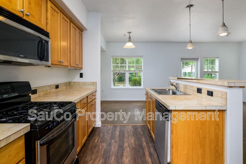 Hillsboro Condo: 10651 Northeast Red Wing Way #102