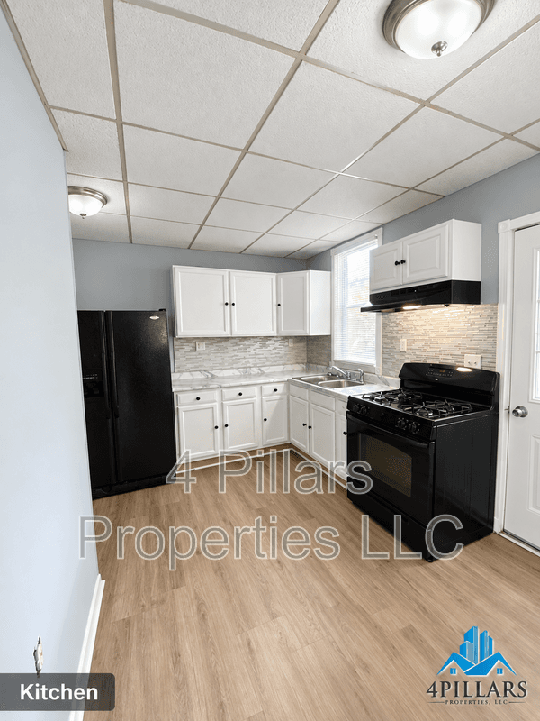 La Porte Condo: 134 Belden St