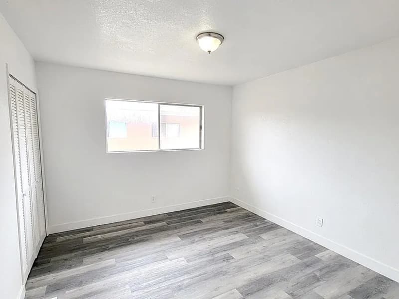 Escondido Townhome: 1060 E Washington Ave