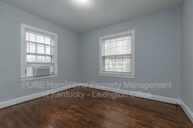 Lexington House: 200 Floral Park