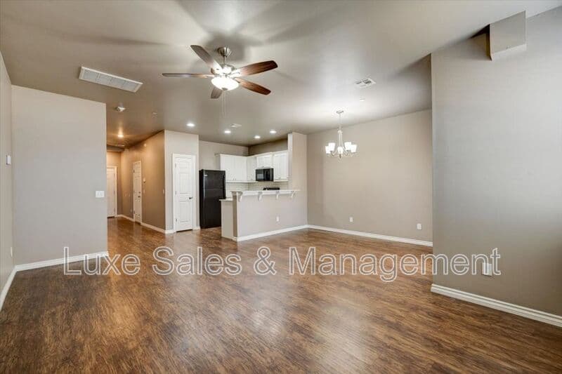 Moore House: 799 SW 14th St