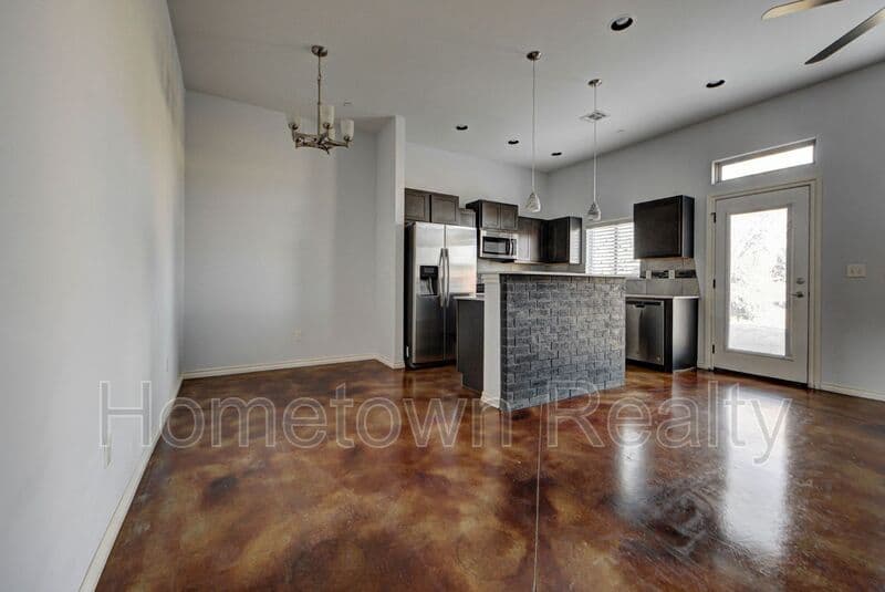 Edmond Townhome: 459 S Fretz Avenue