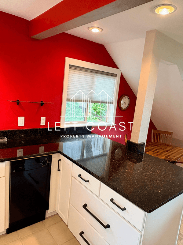 Lincoln City House: 1445 Southwest Coast Avenue