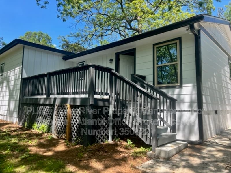 Atlanta House: 1127 Valley View Rd SE