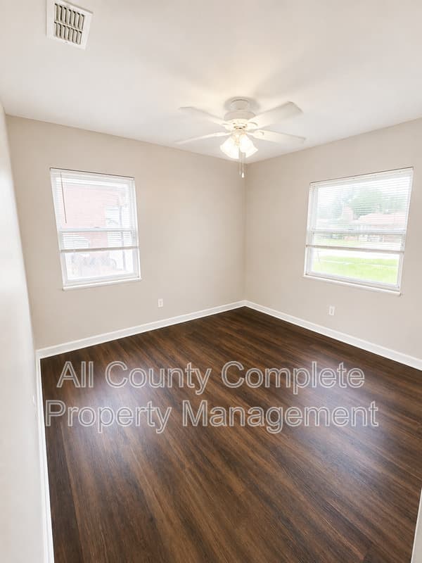 Jacksonville House: 10415 Briarcliff Rd E