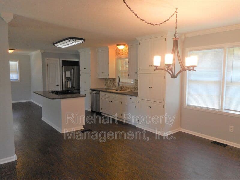 Rock Hill House: 1611 Fieldcrest Circle