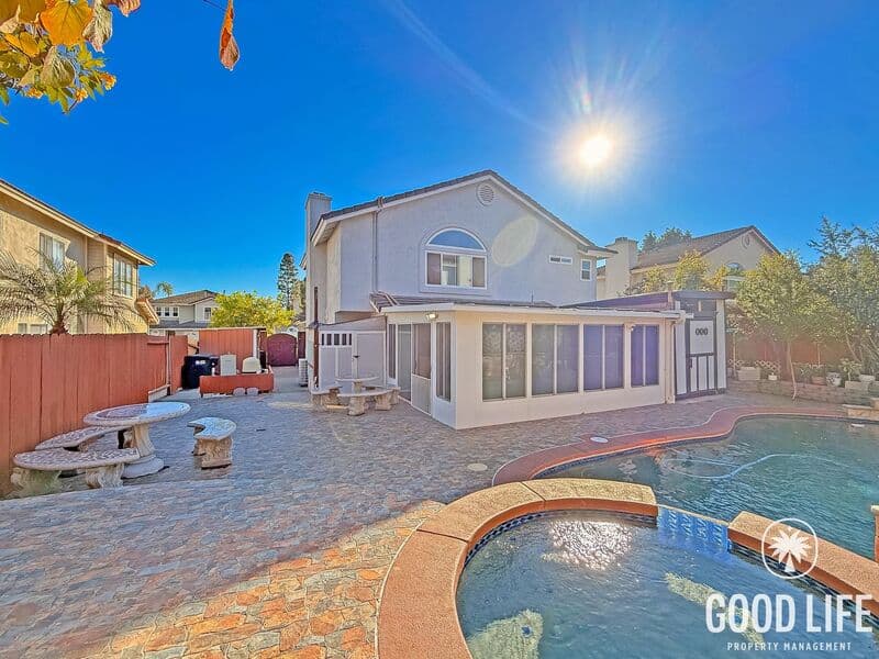 Escondido House: 1900 Angeles Gln