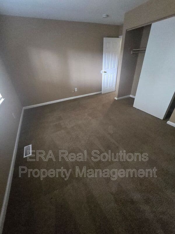Columbus House: 2324 N WOODBROOK E CR