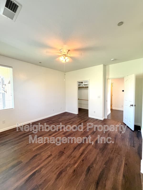 Fresno House: 10593 North Sierra Vista Avenue