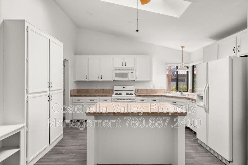Palm Desert House: 43922 Warner Trail