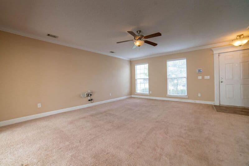 Hinesville House: 211 Augusta Way