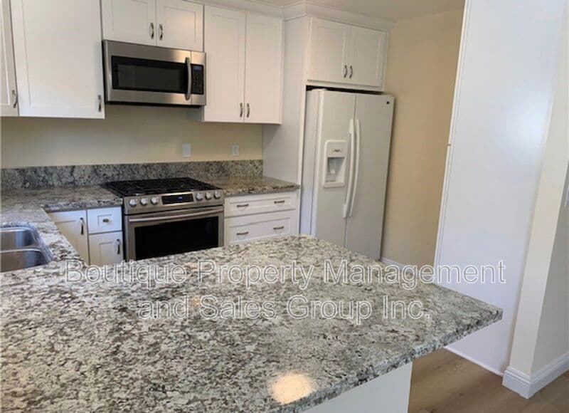 Costa Mesa Condo: 2336 Minuteman Way
