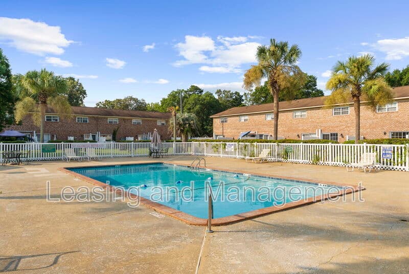 Ladson Condo: 201 Oakmont Avenue