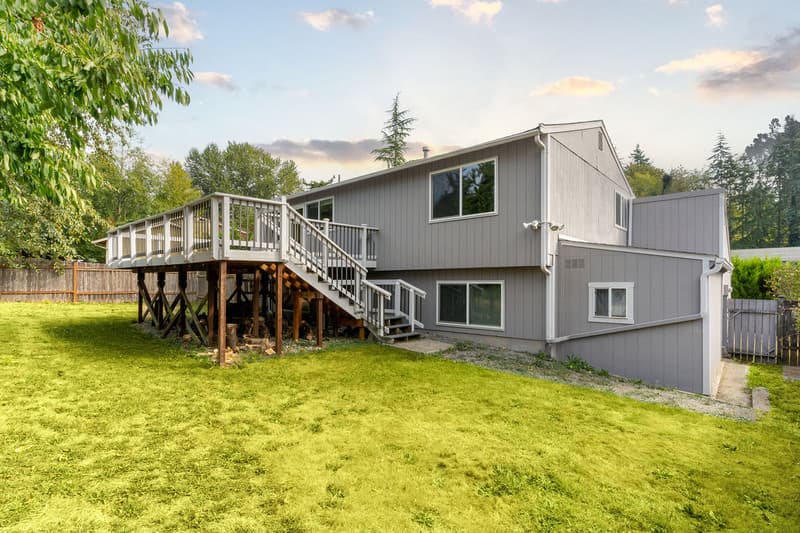 Lynnwood House: 4221 152nd PL SW