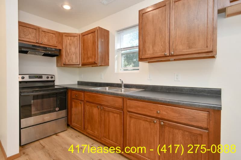 Springfield House: 2618 N Pierce Ave