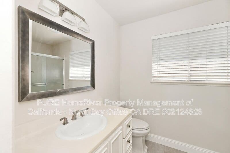 Santa Rosa House: 320 Oak Leaf Cir