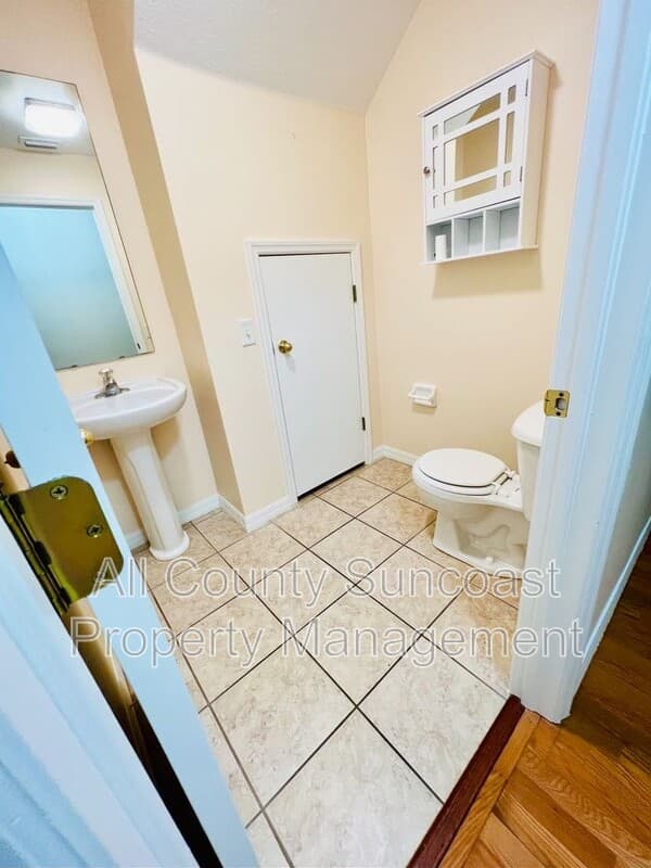 St. Petersburg House: 3872 Mariner Dr
