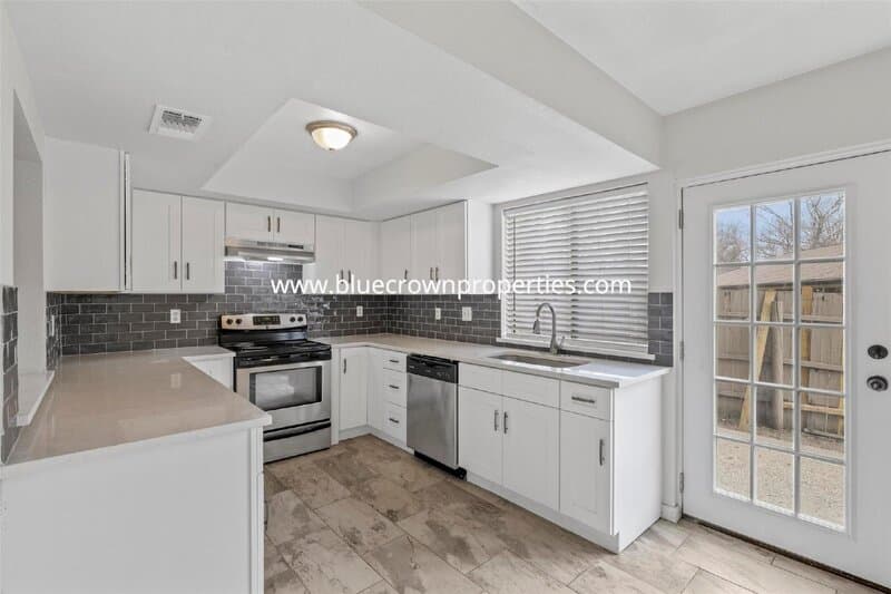 Plano Condo: 1806 Bristol Cv