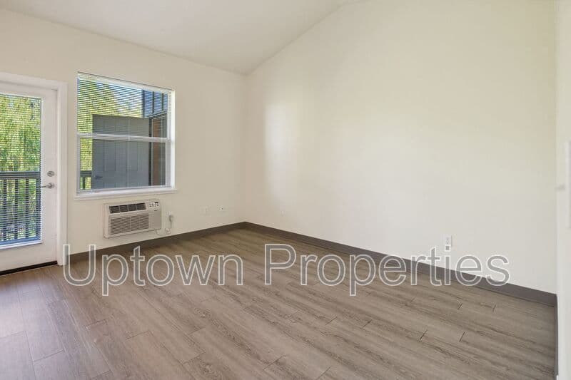 Fairview House: 2655 NE 205th Ave