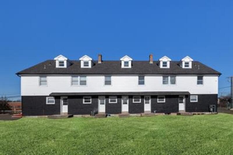 Southington House: 28 Aircraft Road