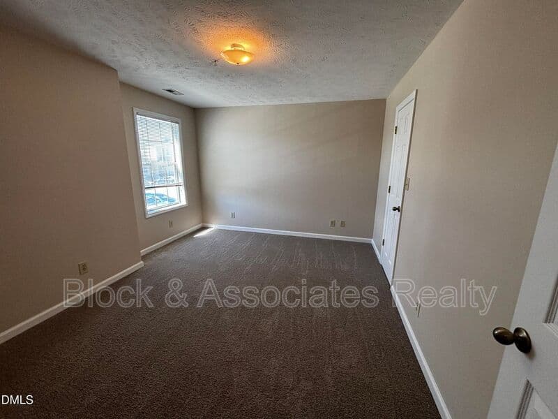 Fayetteville House: 259-7 Waterdown Drive