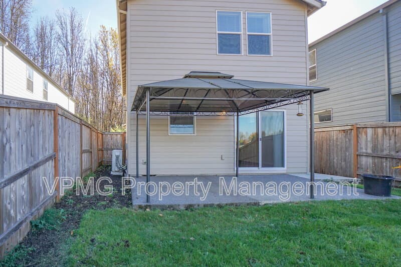 Battle Ground House: 1302 SW 5th St