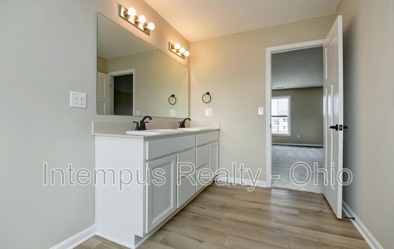 Grove City House: 1003 Beehive Grv