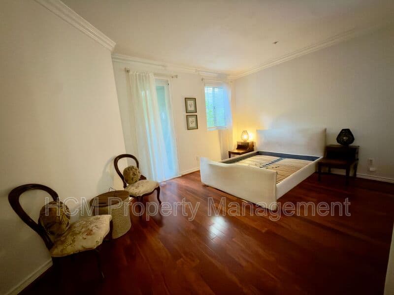 Irvine House: 2233 Martin